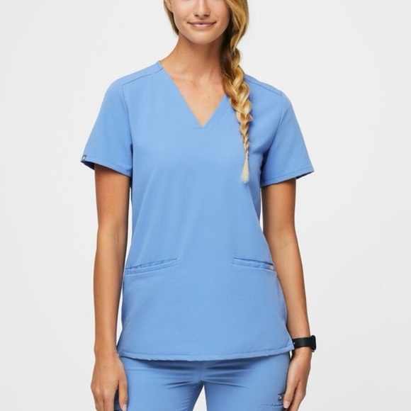 FIGS: CEIL BLUE - Casma (3) Three-Pocket Scrub Top (Women’s) - Picture 2 of 5